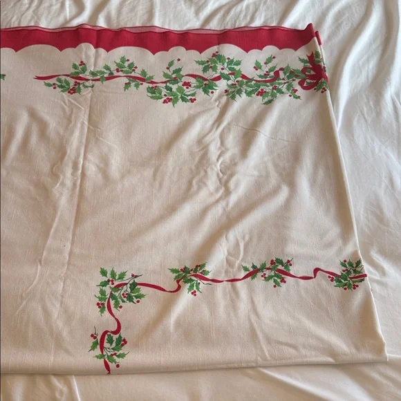 Vintage Christmas Table Cloth - approx 60” x 80” - Picture 5 of 11